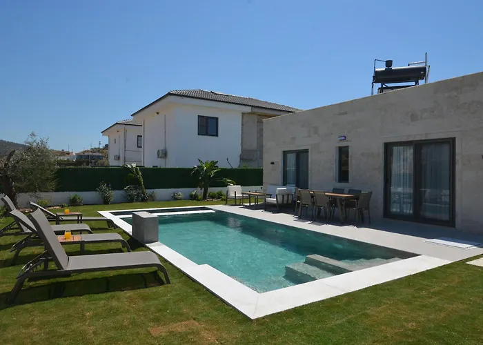 Kaura Villalari Villa *