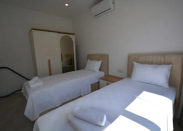 Kaura Villalari فيلة