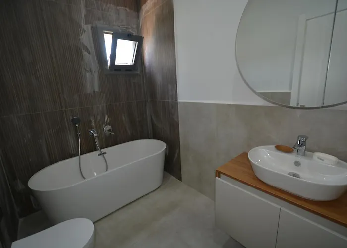 فيلة Kaura Villalari Milas