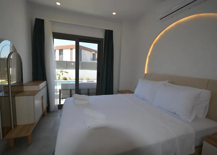 فيلة Kaura Villalari