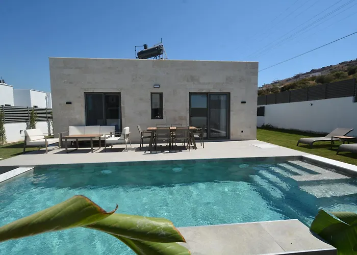 Kaura Villalari فيلة *