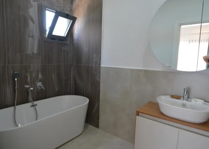 فيلة Kaura Villalari