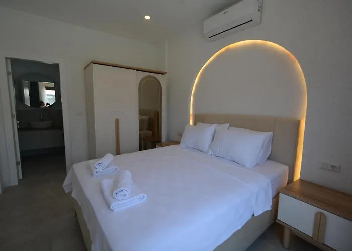 فيلة Kaura Villalari Milas